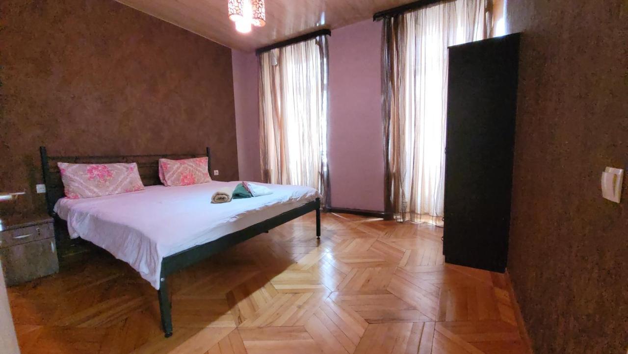 Kiev Hostel Tbilisi Eksteriør bilde