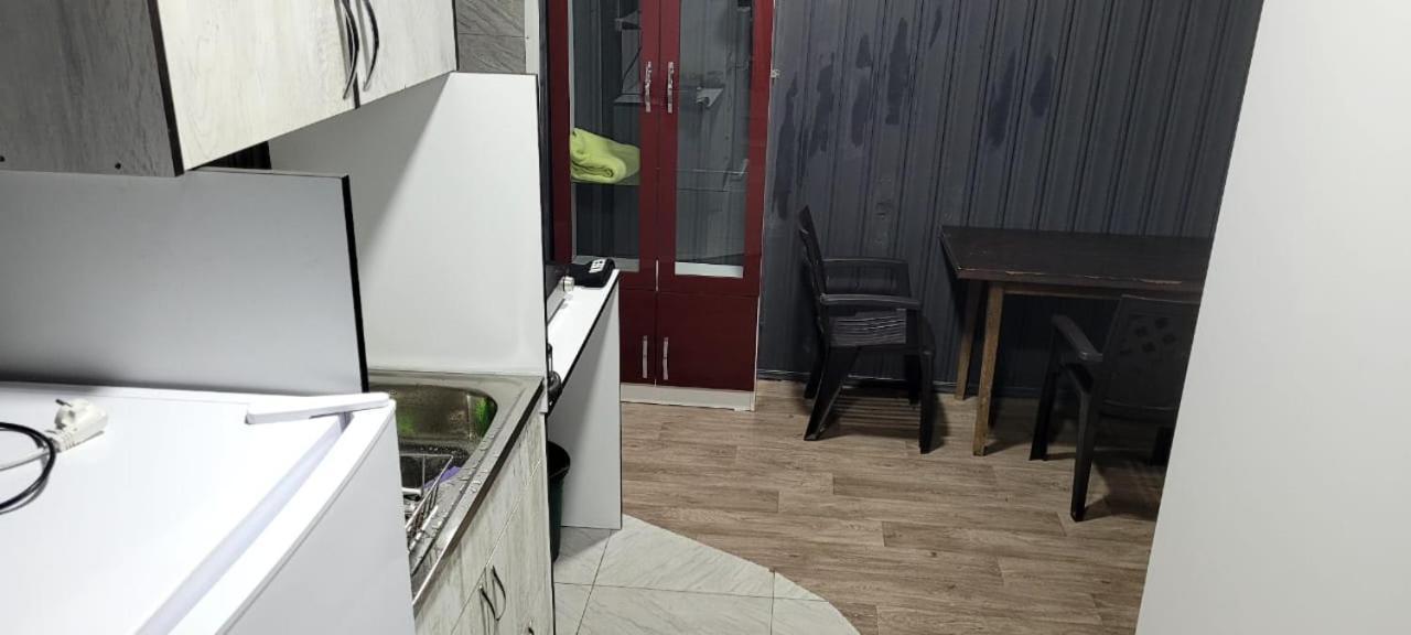 Kiev Hostel Tbilisi Eksteriør bilde
