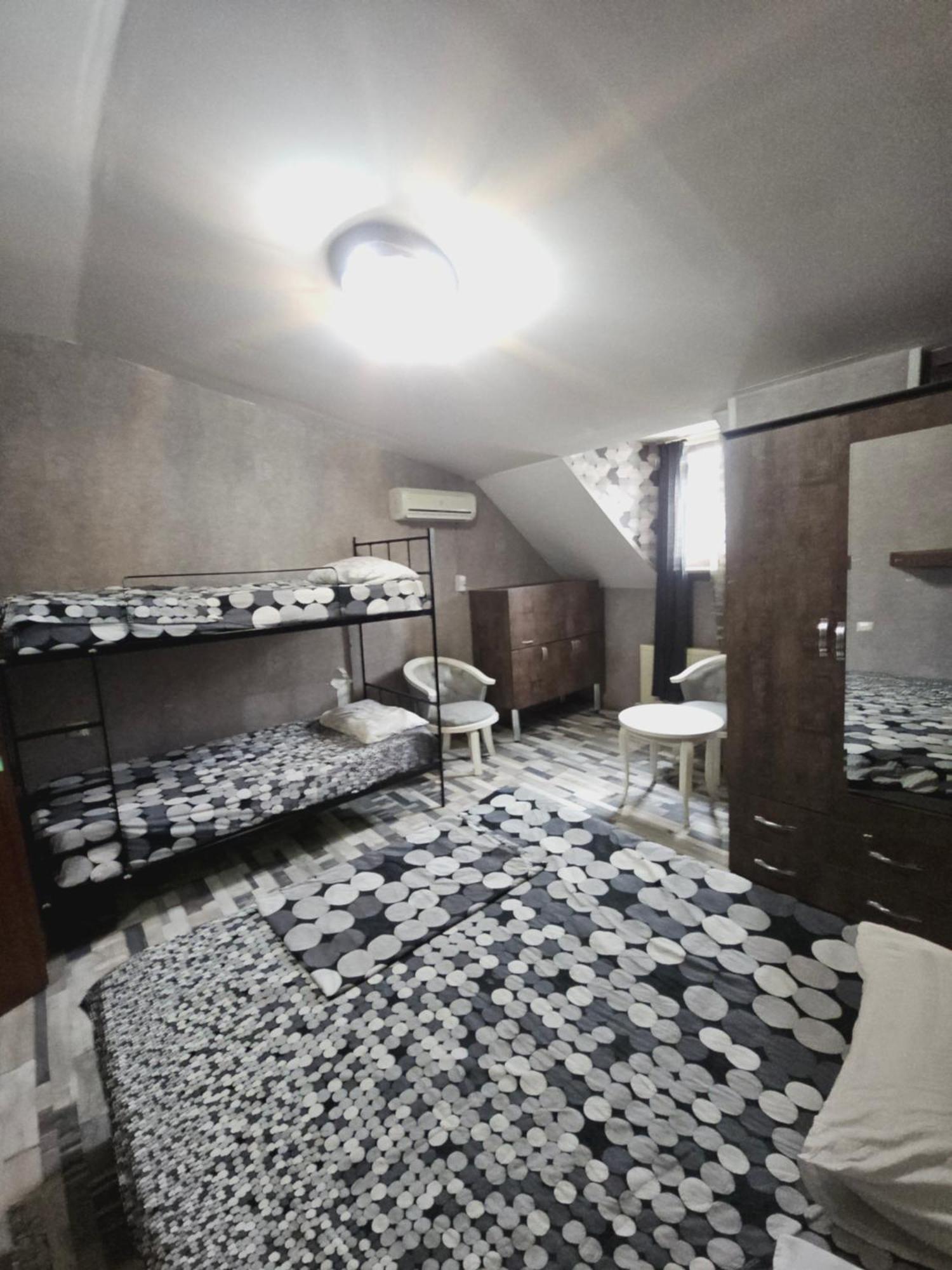 Kiev Hostel Tbilisi Eksteriør bilde