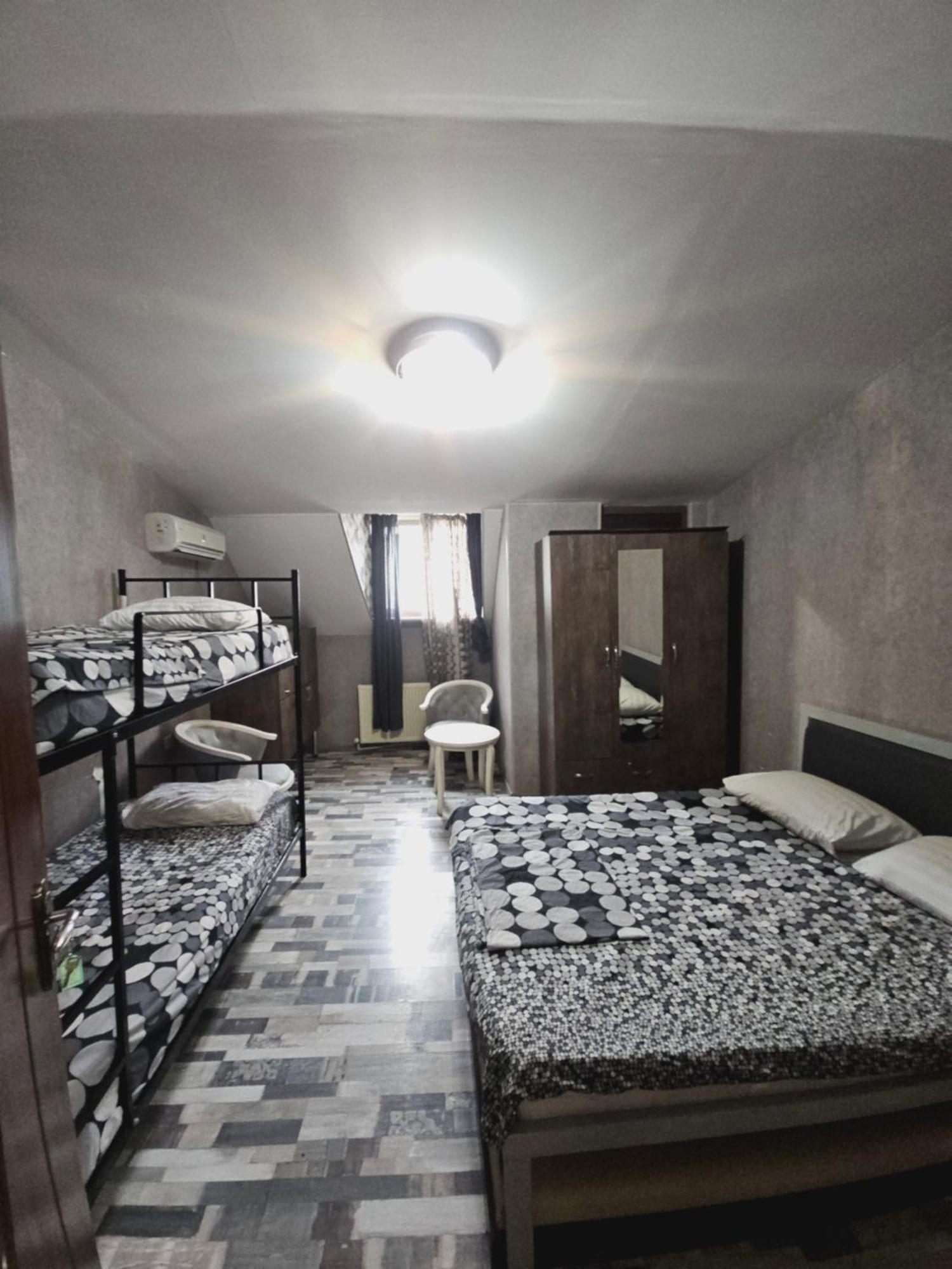 Kiev Hostel Tbilisi Eksteriør bilde